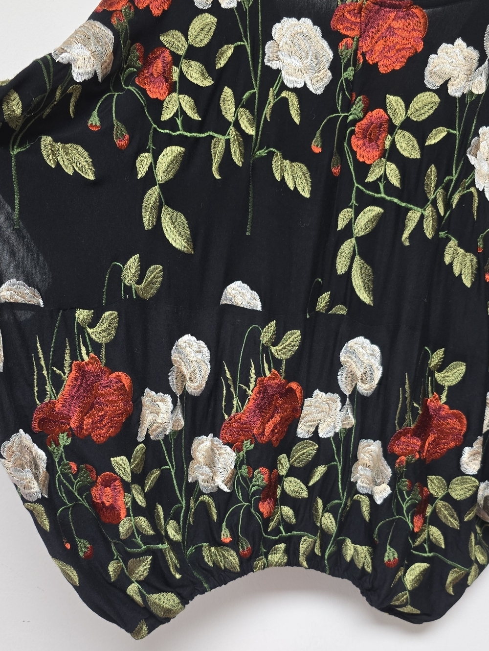 Akemi + Kin Anthropologie Top Blouse Size XS/S Floral Embroidered Black Relaxed - Picture 8 of 12